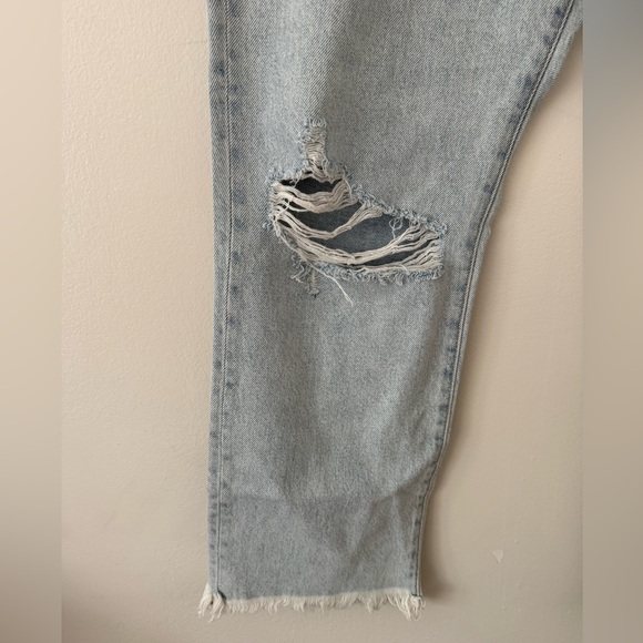 Altar'd State NWT Boyfriend Jeans Size 31 (12) Light Blue Denim Wash Distressed - Picture 7 of 10